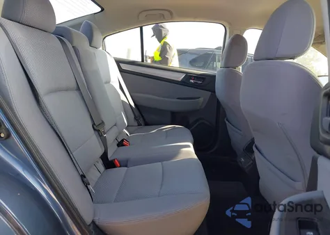 2018 Subaru Legacy 2.5I Premium z USA, uszkodzony, nr VIN 4S3BNAF61J3041734